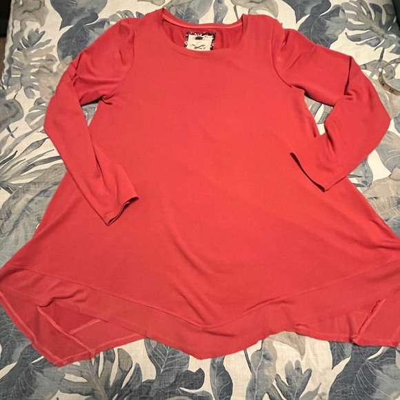 CUPIO Coral Asymmetrical Hem Long Sleeve top!!  Size L - Picture 5 of 9